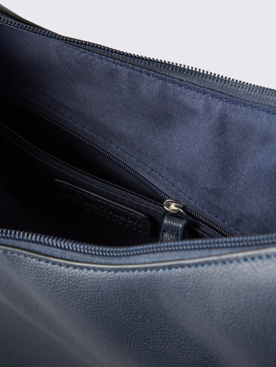 tttatiana m schultertasche mit gemustertem webriemen