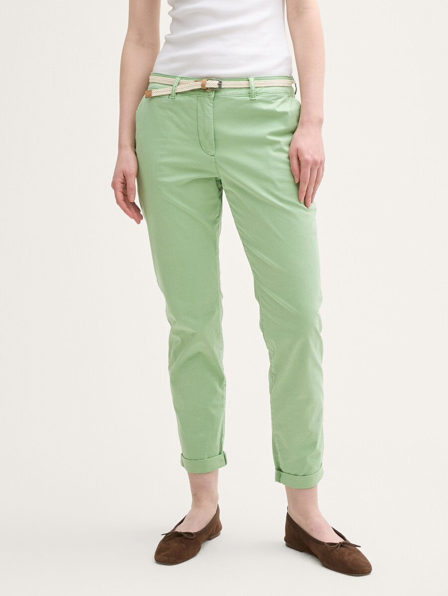 schmale chino-hose mit gürtel