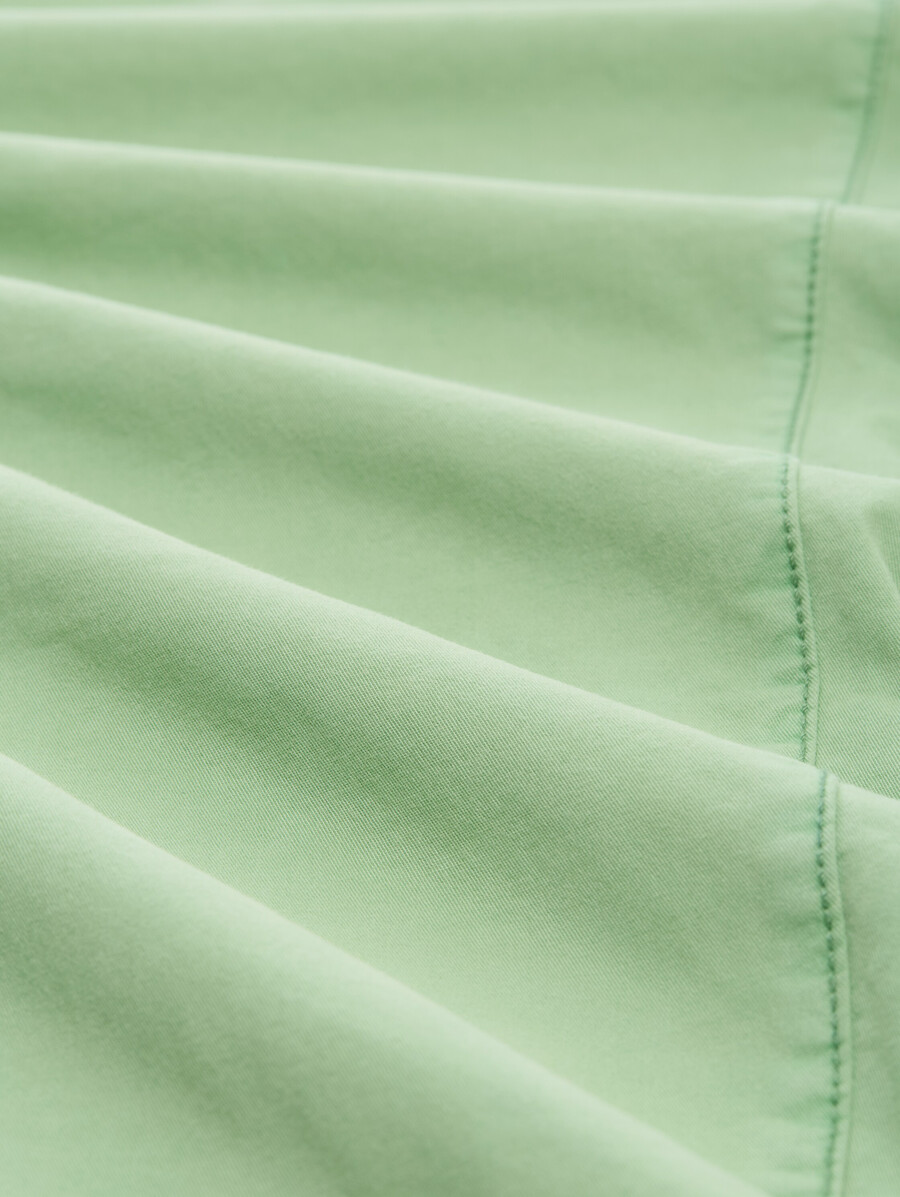 schmale chino-hose mit gürtel