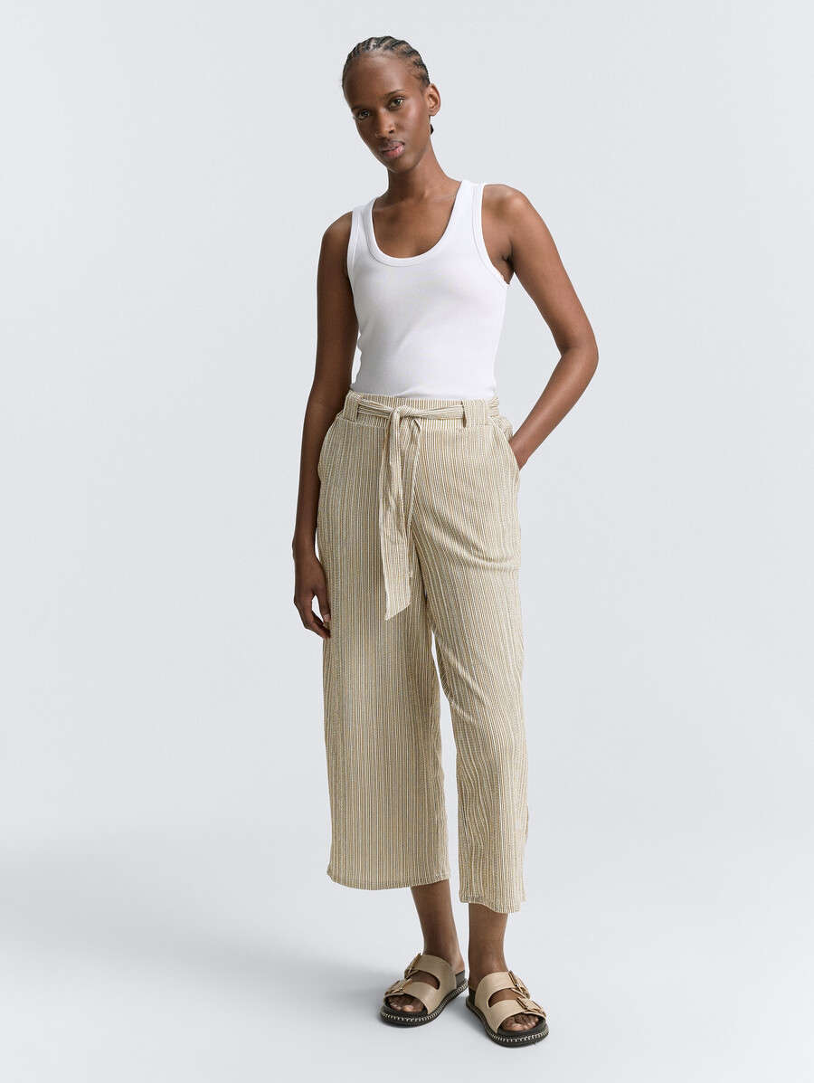 hochtaillierte culotte-hose mit bindegürtel