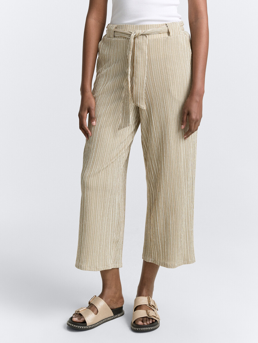 hochtaillierte culotte-hose mit bindegürtel