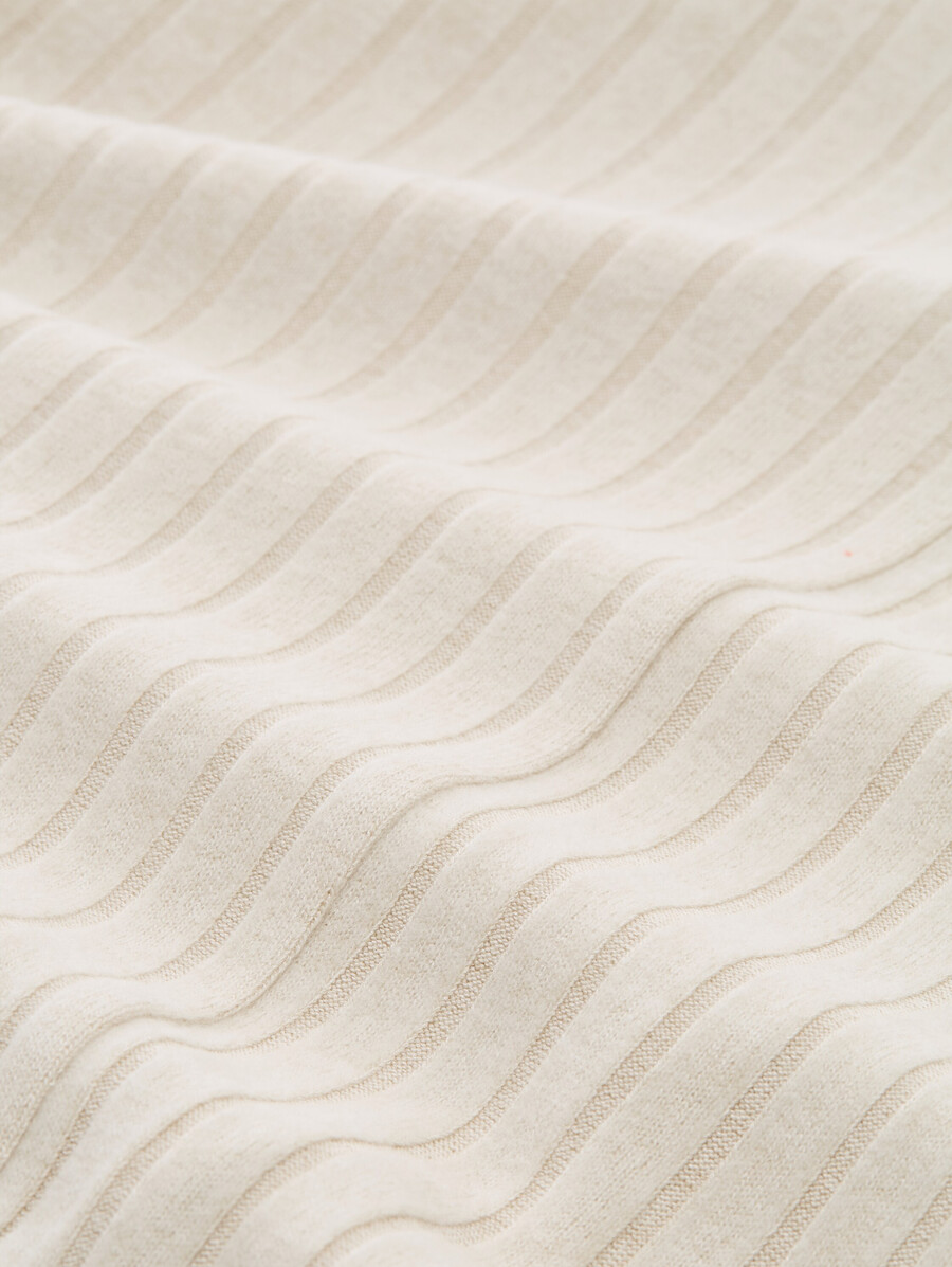 gemütliches langarmhemd mit v-ausschnitt
