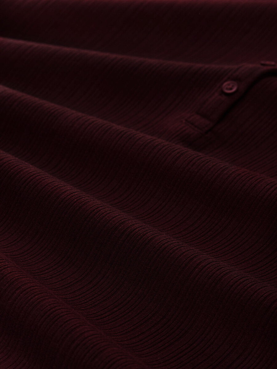 schmal geschnittenes henley-langarmhemd
