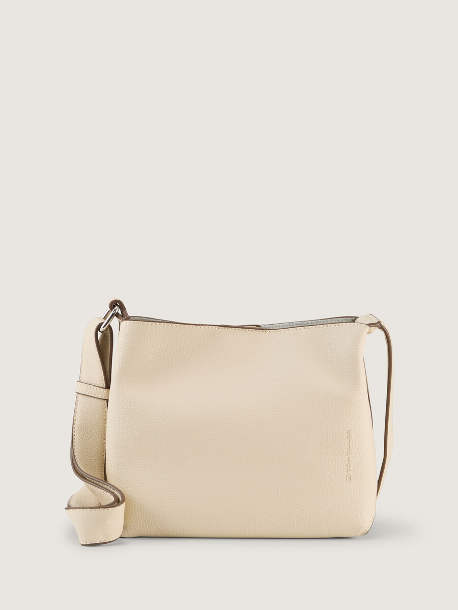 ttangie m schultertasche mit kleinem geprägtem logo