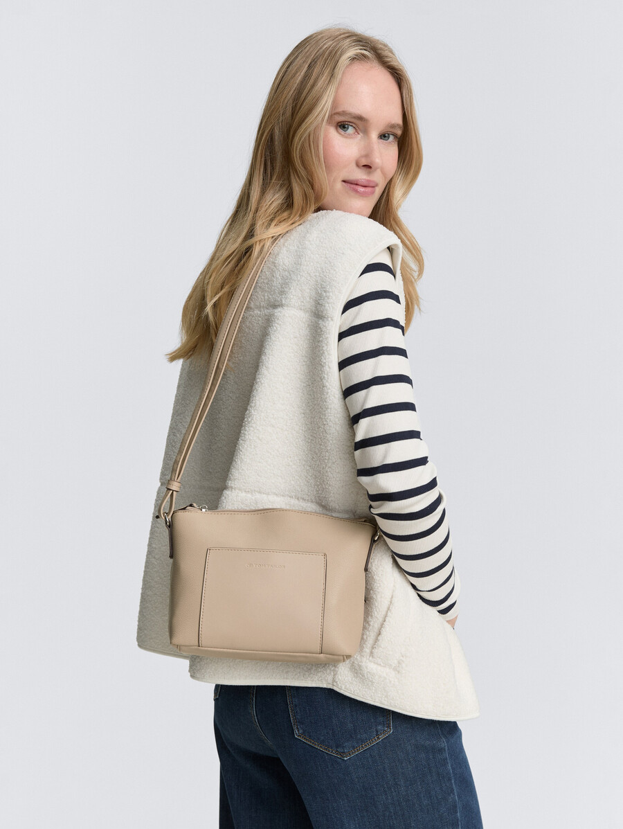 ttamaris s schultertasche mit kontrastnähten