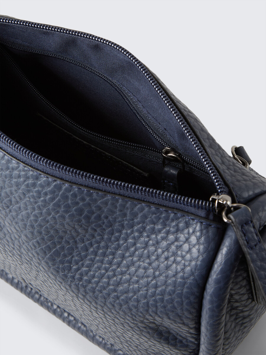 ttfinna s schultertasche mit dekorativem anhänger