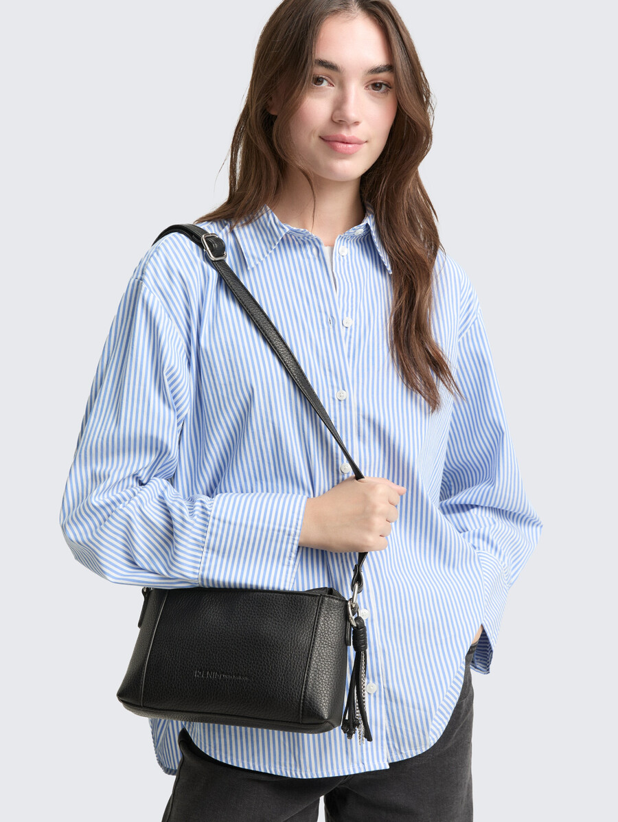 ttpriya s schultertasche mit ziernähten