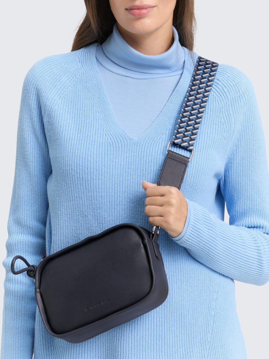 tttatiana schultertasche mit gemustertem gewebtem riemen
