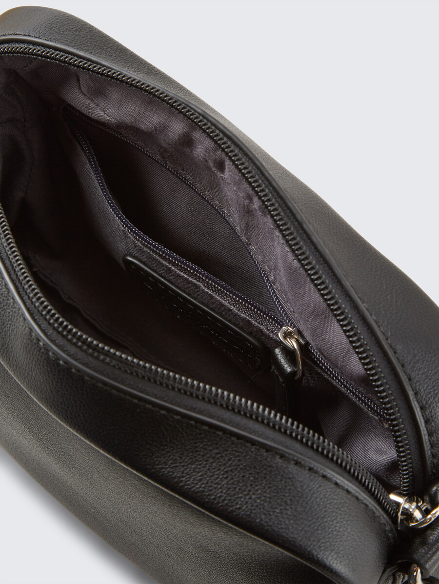 tttatiana schultertasche mit gemustertem gewebtem riemen