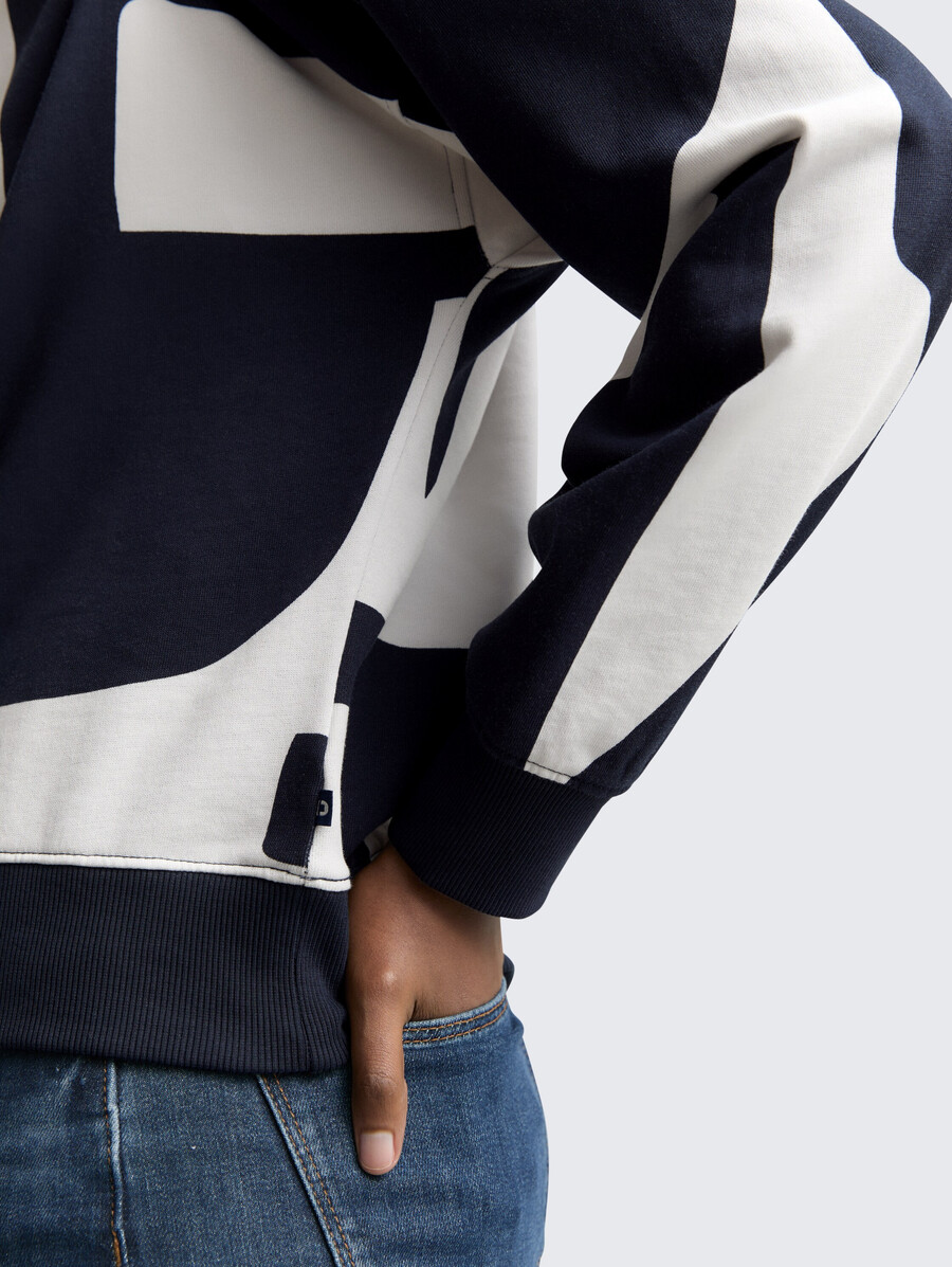 locker geschnittenes sweatshirt mit muster
