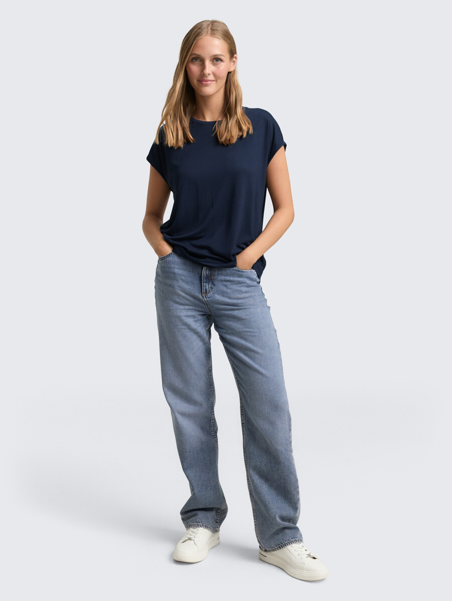 locker sitzendes t-shirt