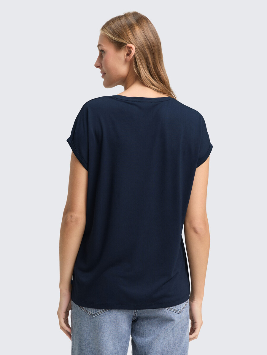 locker sitzendes t-shirt