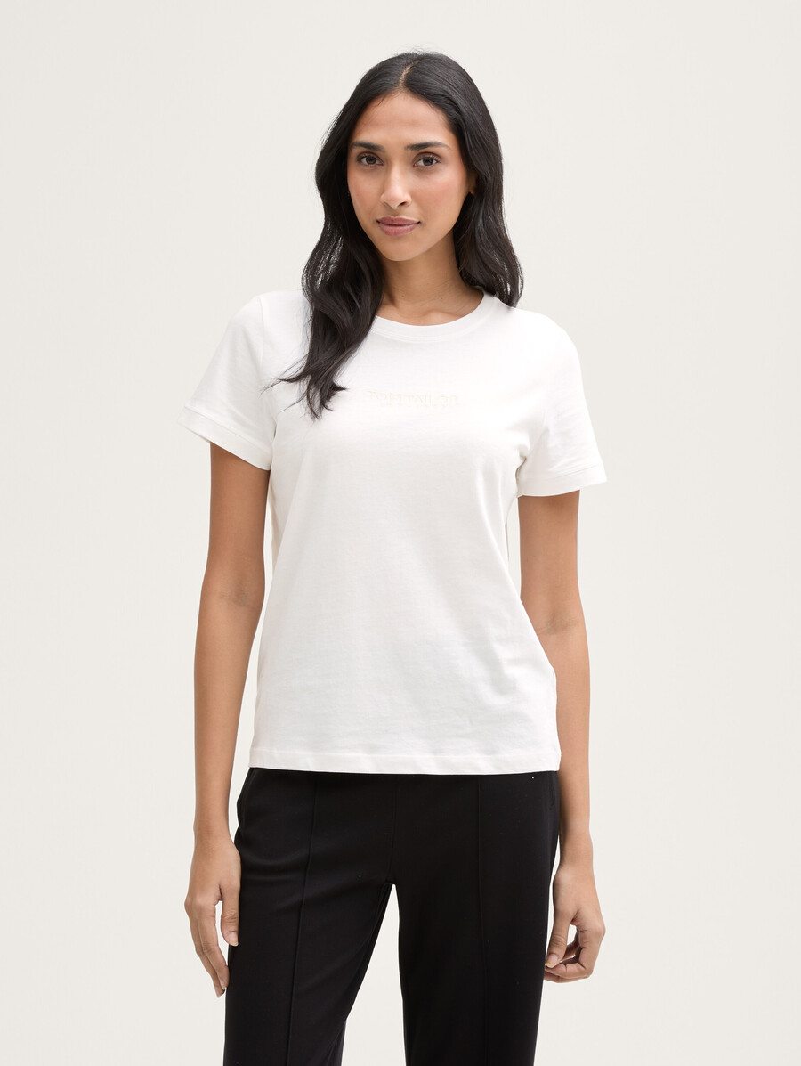 t-shirt mit logostickerei