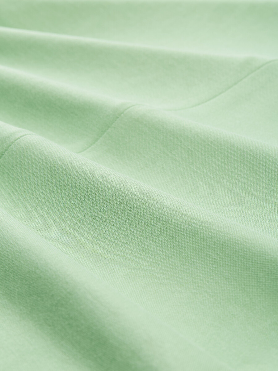 t-shirt mit v-ausschnitt