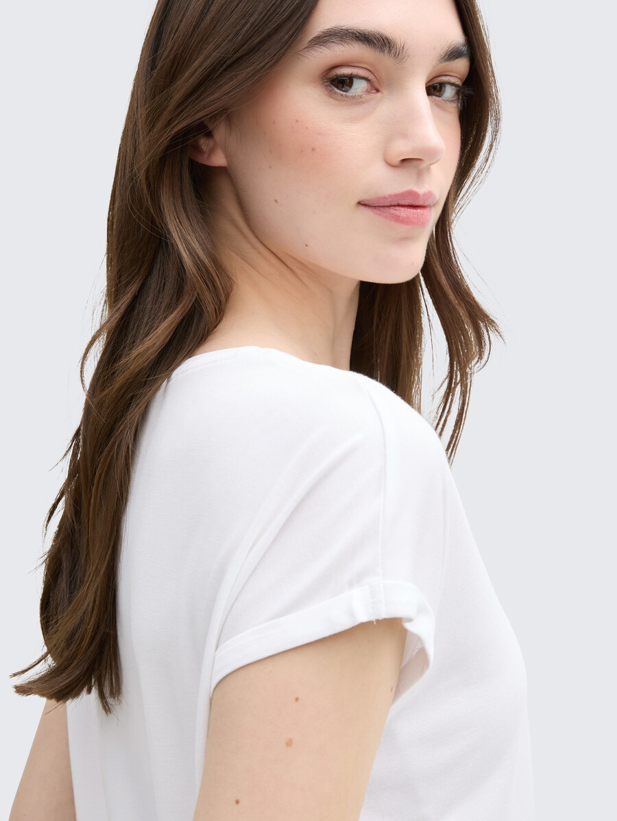 locker sitzendes t-shirt