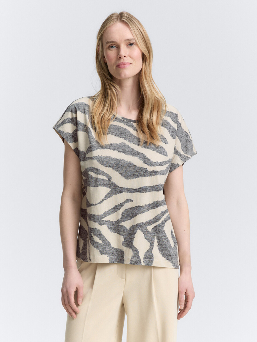 t-shirt mit nach innen gekehrtem druck