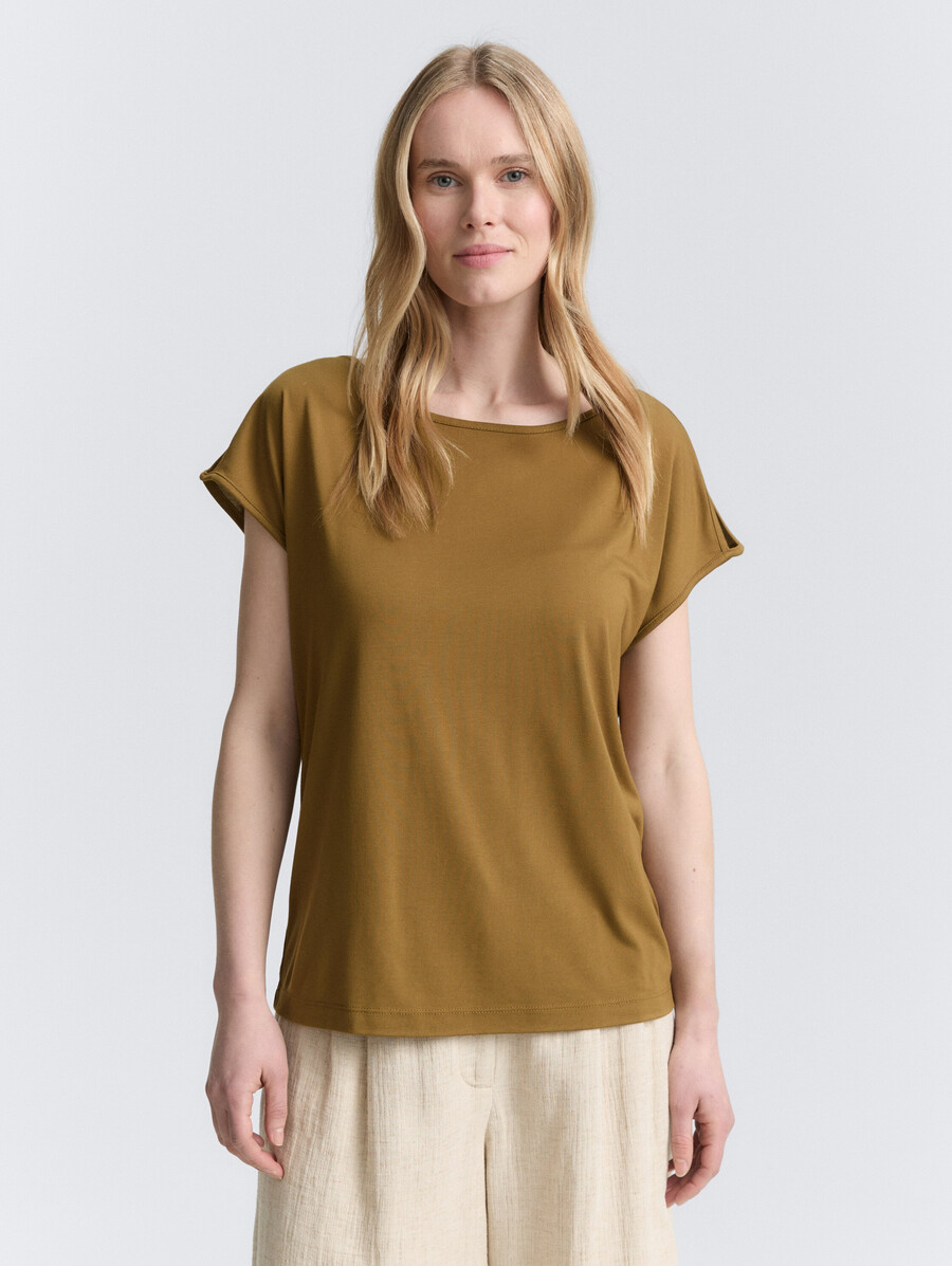 t-shirt mit ausschnitten
