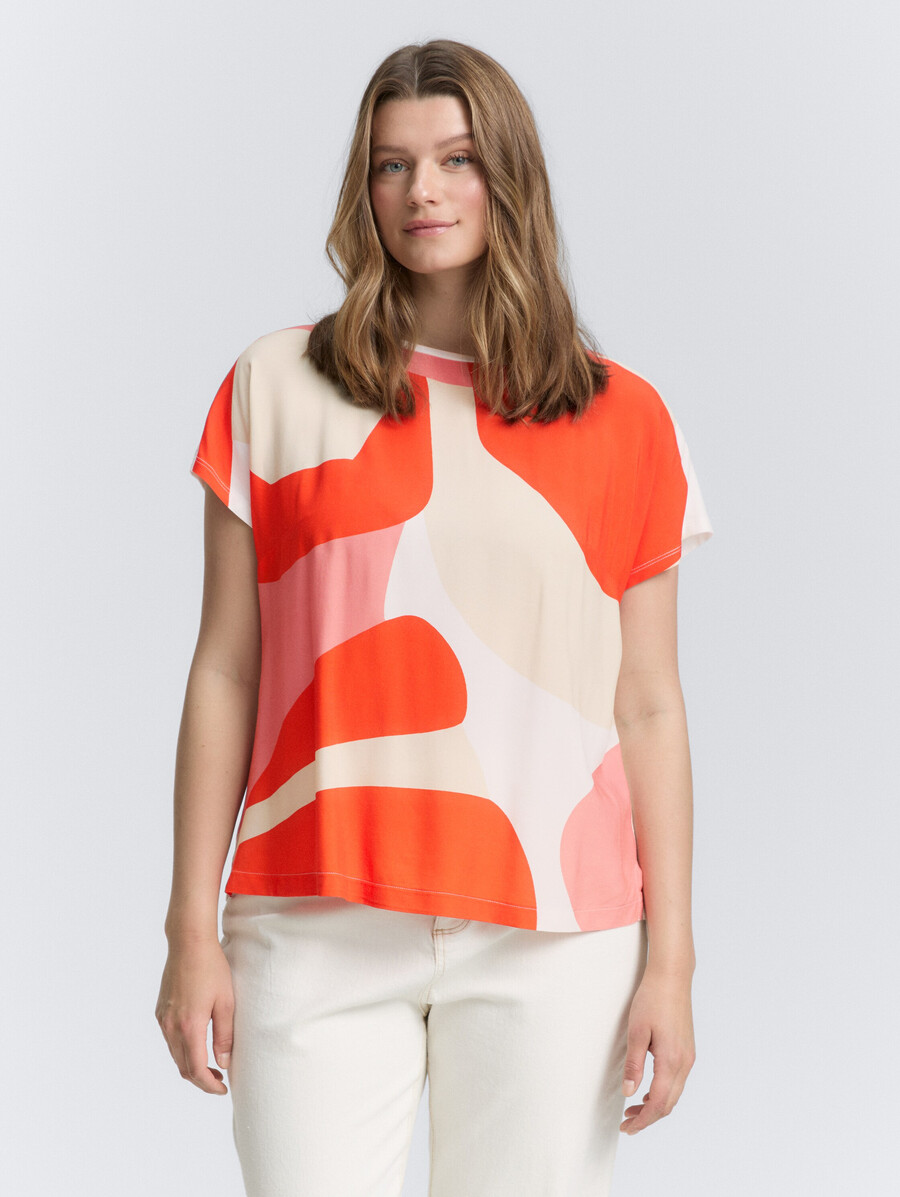 plus size – t-shirt aus einem materialmix