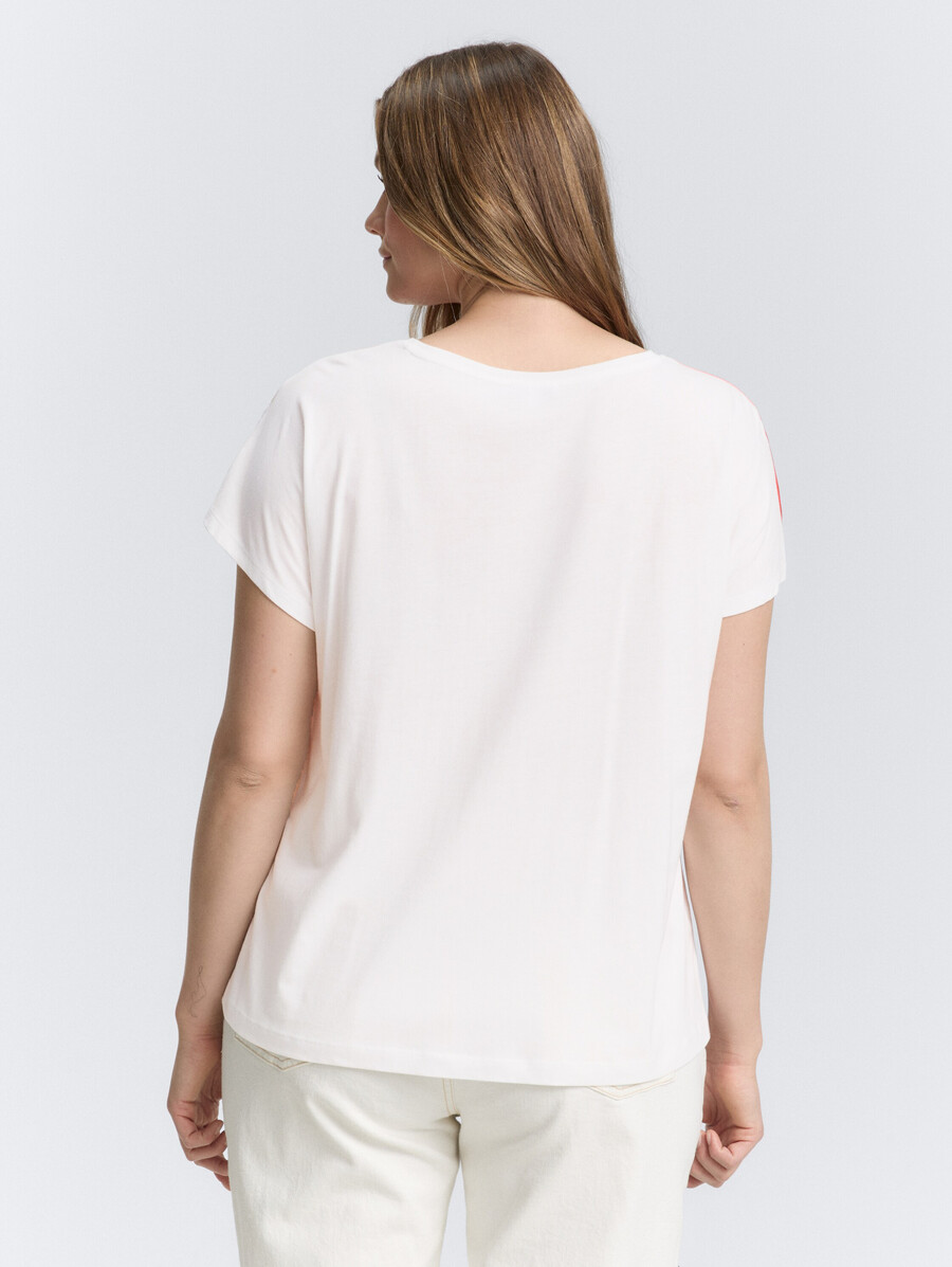 plus size – t-shirt aus einem materialmix