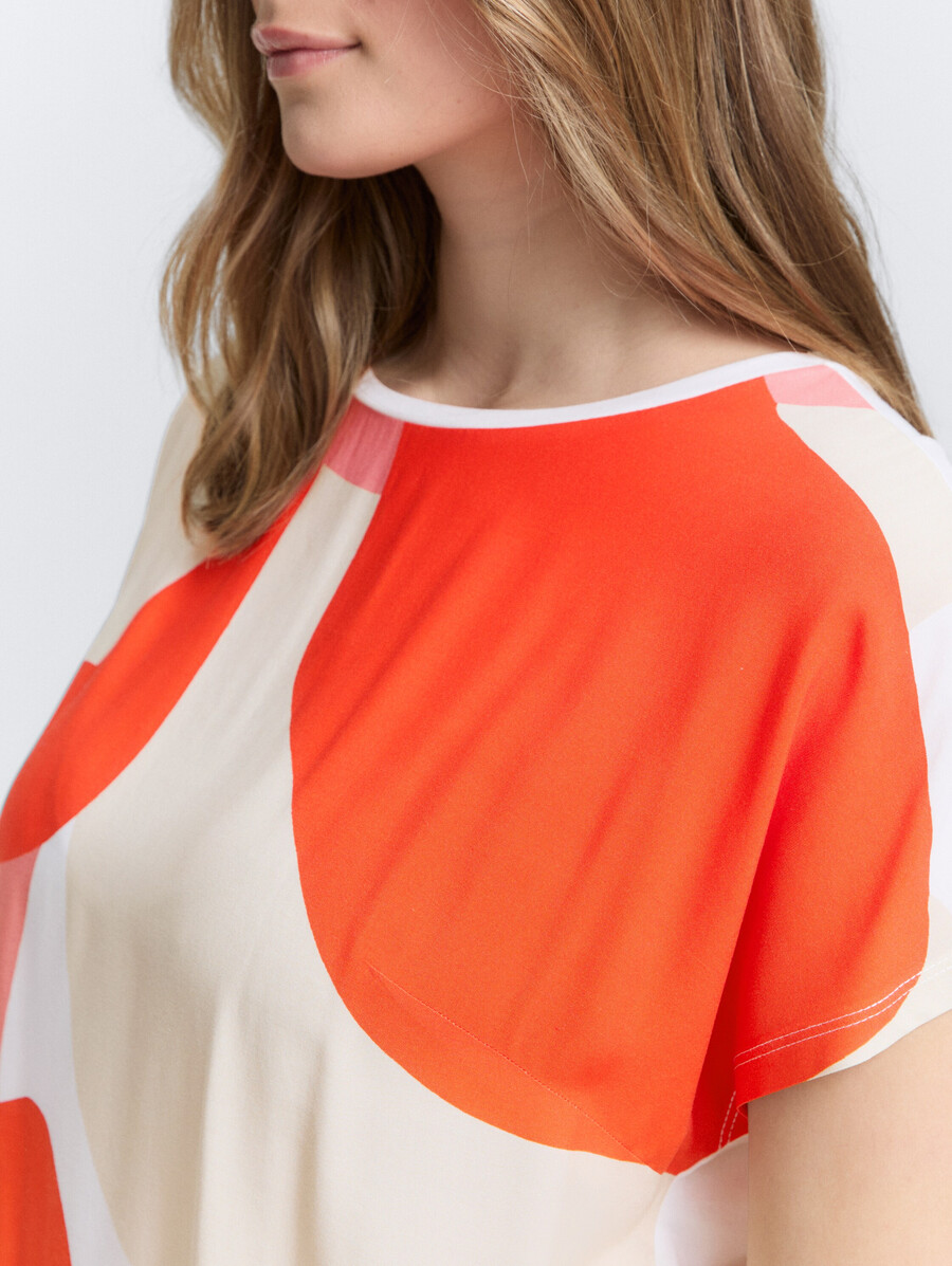 plus size – t-shirt aus einem materialmix