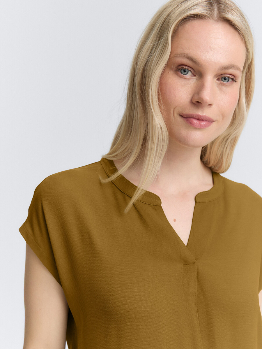 bluse aus einem materialmix