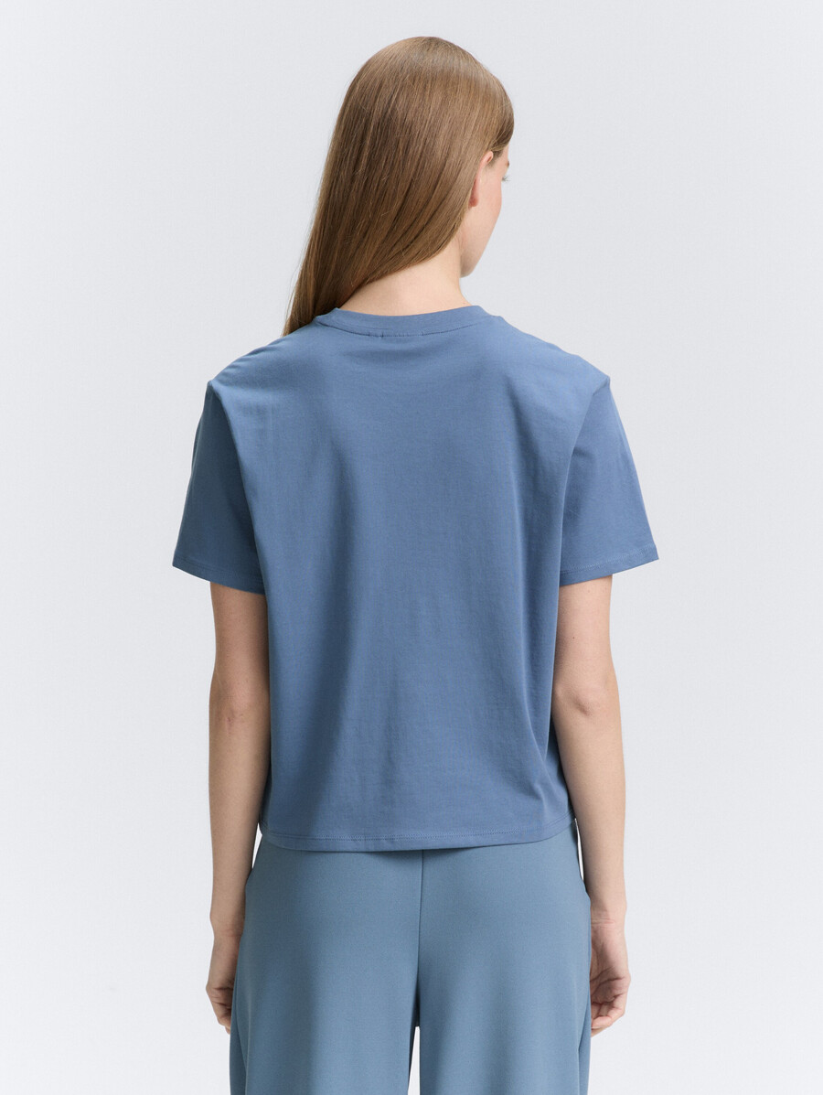 kastenförmig geschnittenes t-shirt