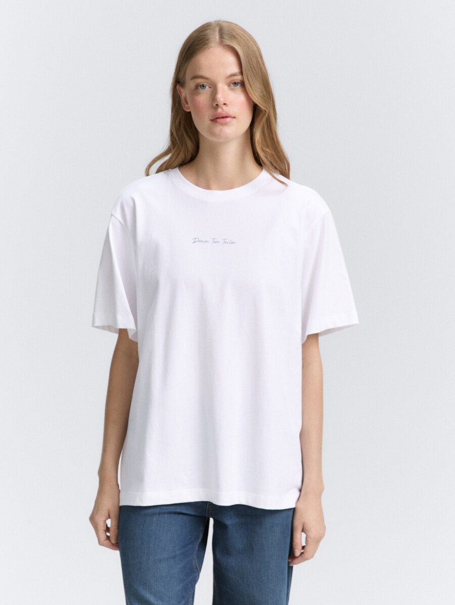 Übergroßes t-shirt mit rückendruck