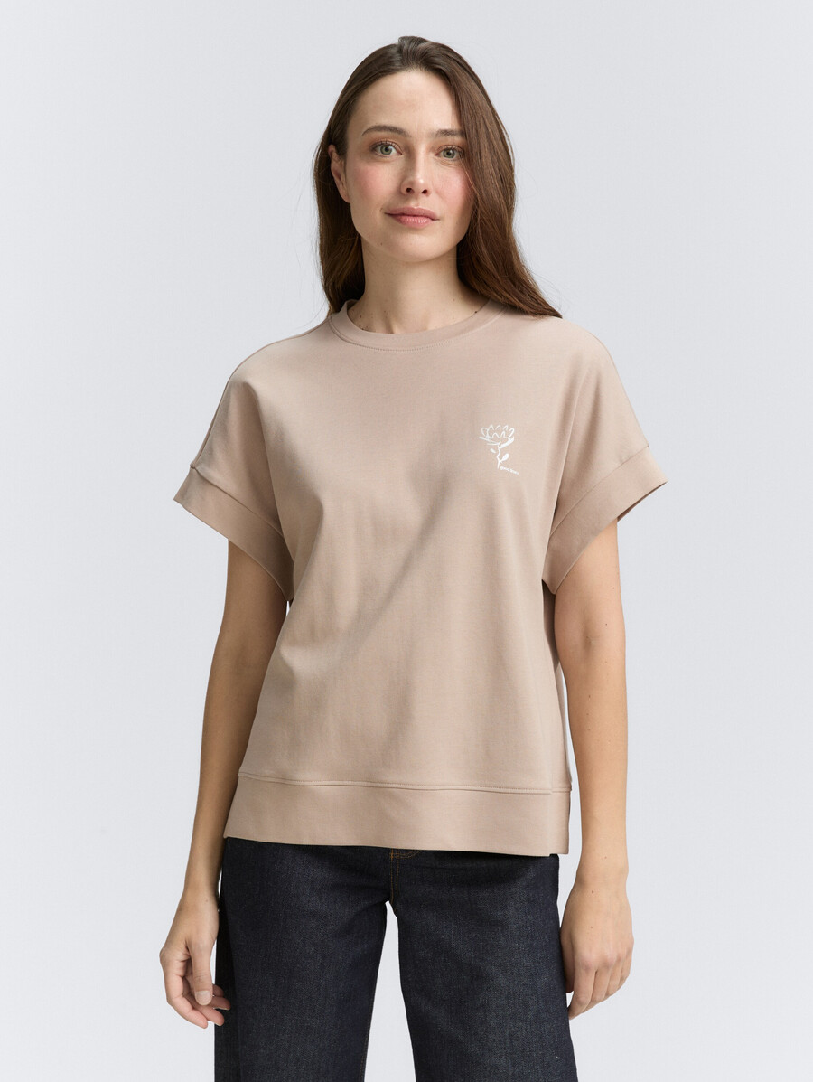 locker geschnittenes t-shirt mit aufdruck