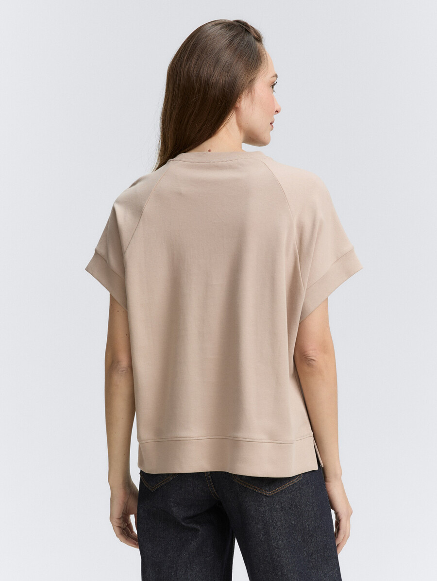 locker geschnittenes t-shirt mit aufdruck