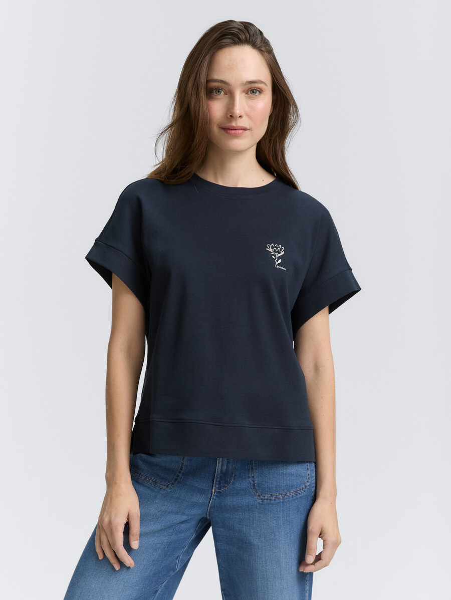 locker geschnittenes t-shirt mit aufdruck