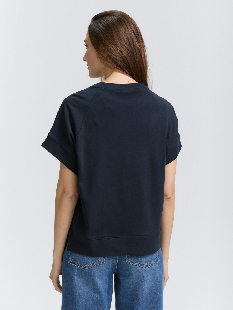 locker geschnittenes t-shirt mit aufdruck