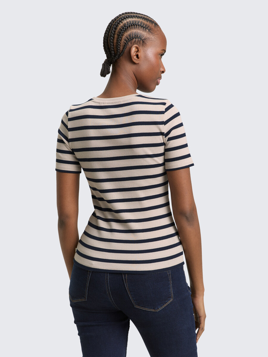 schmal geschnittenes t-shirt mit streifenmuster