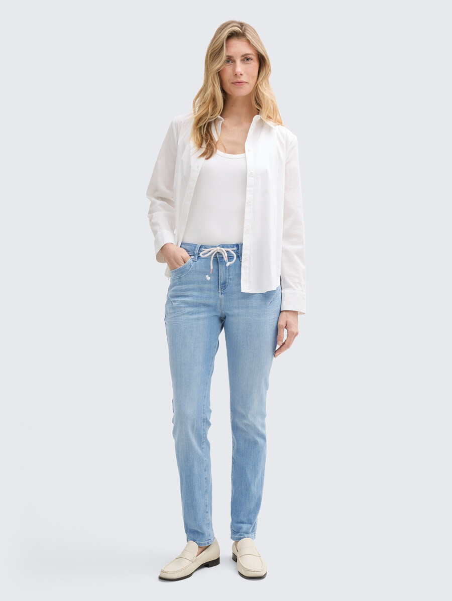 schmal zulaufende jeans