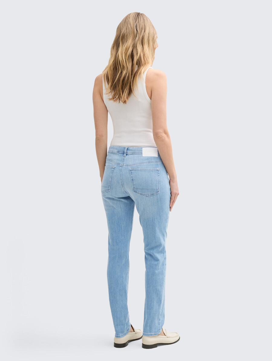 schmal zulaufende jeans