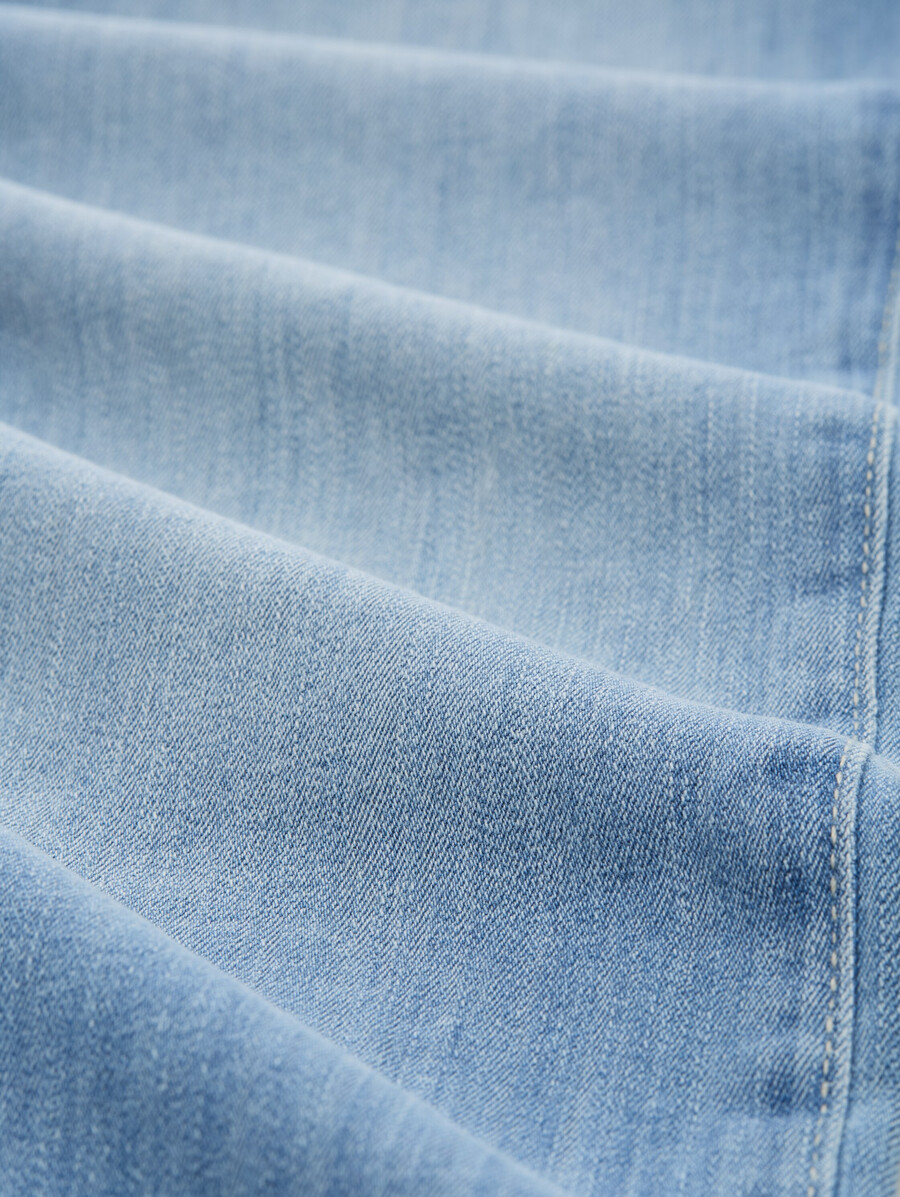 schmal zulaufende jeans