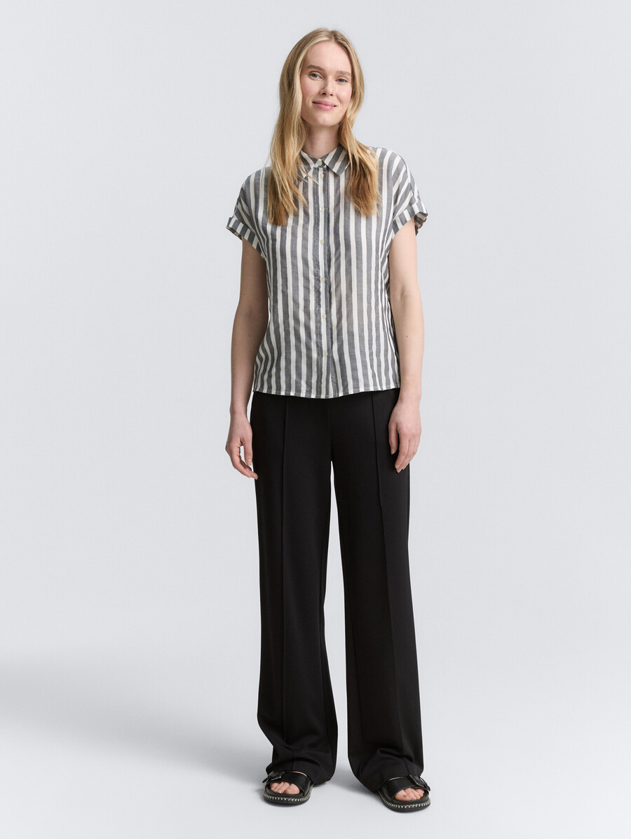 locker geschnittene bluse mit streifenmuster