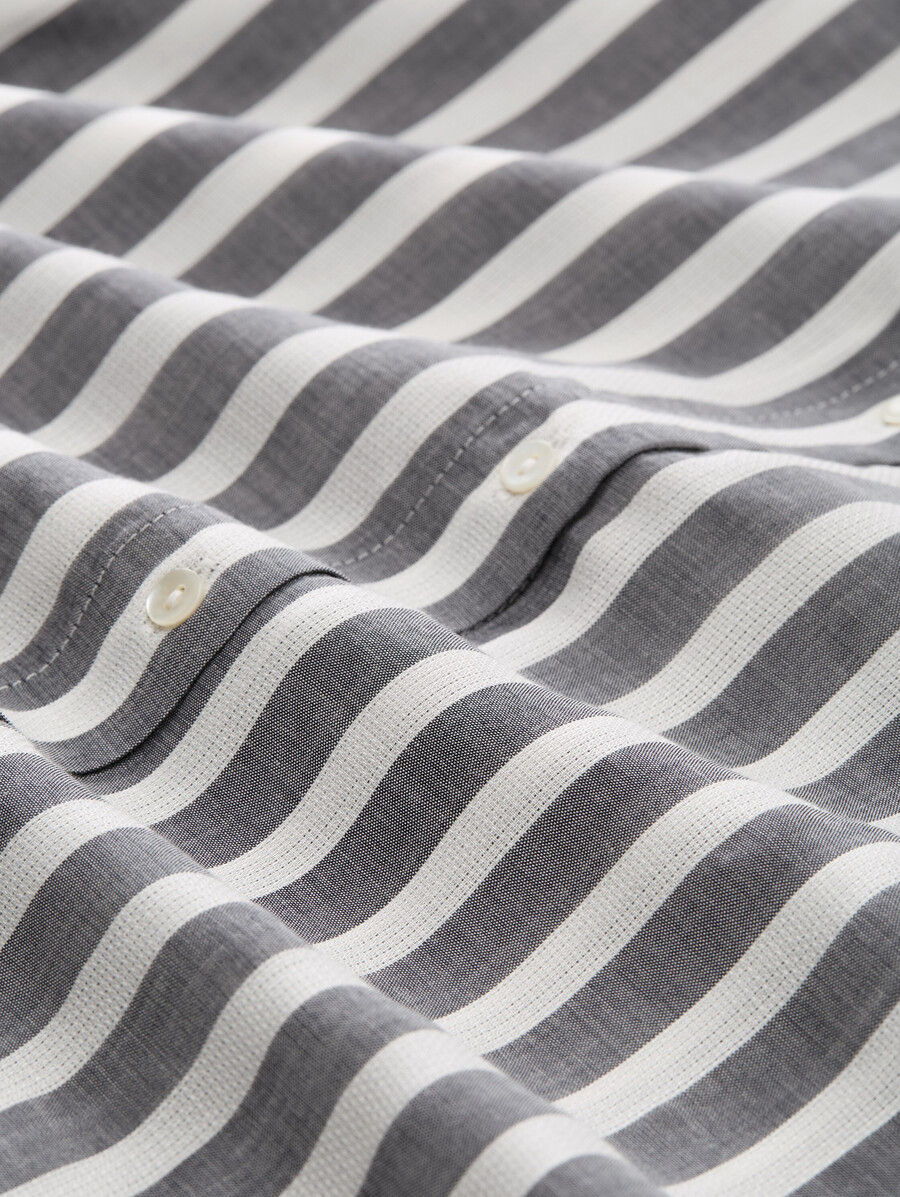 locker geschnittene bluse mit streifenmuster