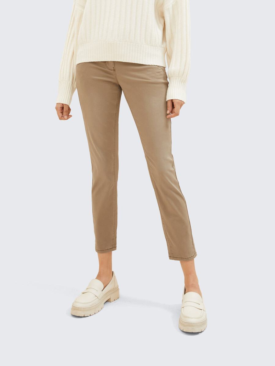 schmal zulaufende locker sitzende hose