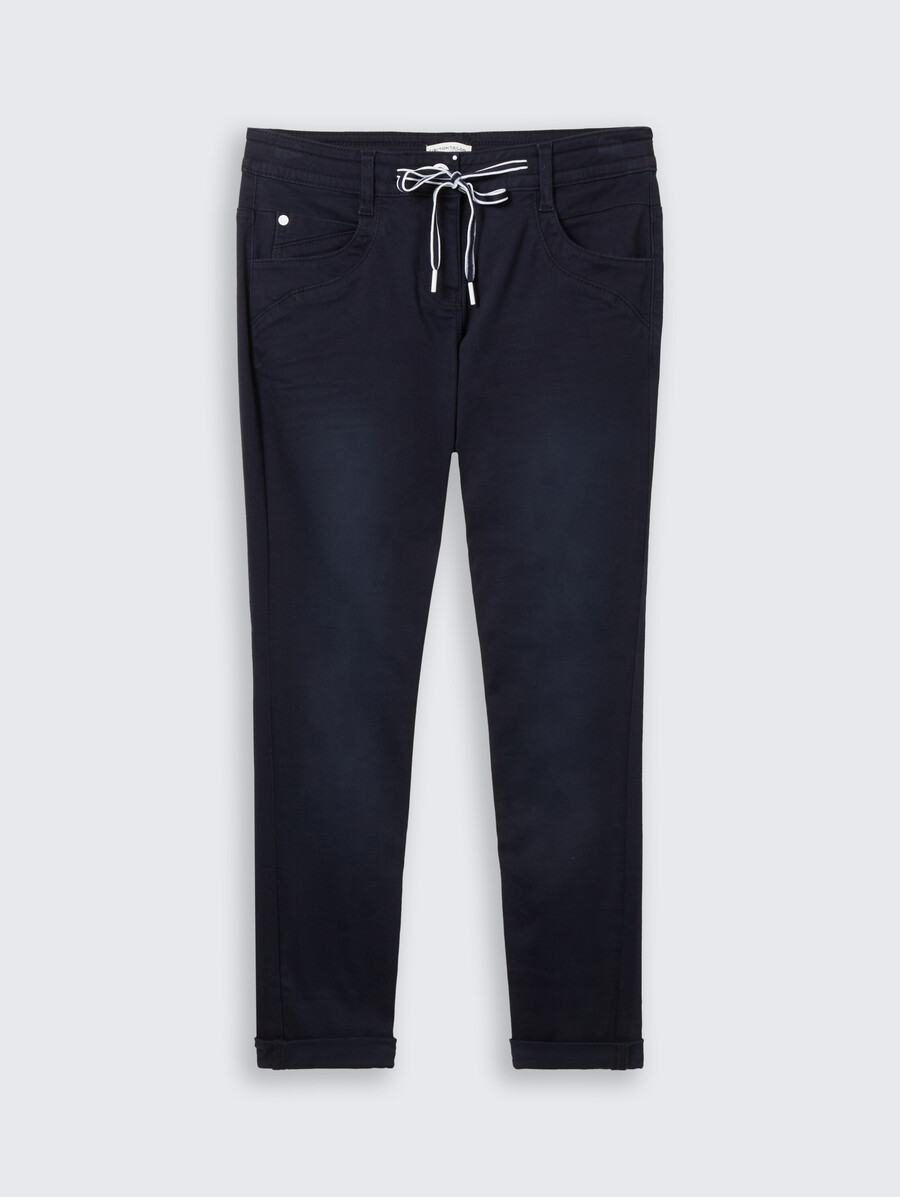 schmal zulaufende locker sitzende hose