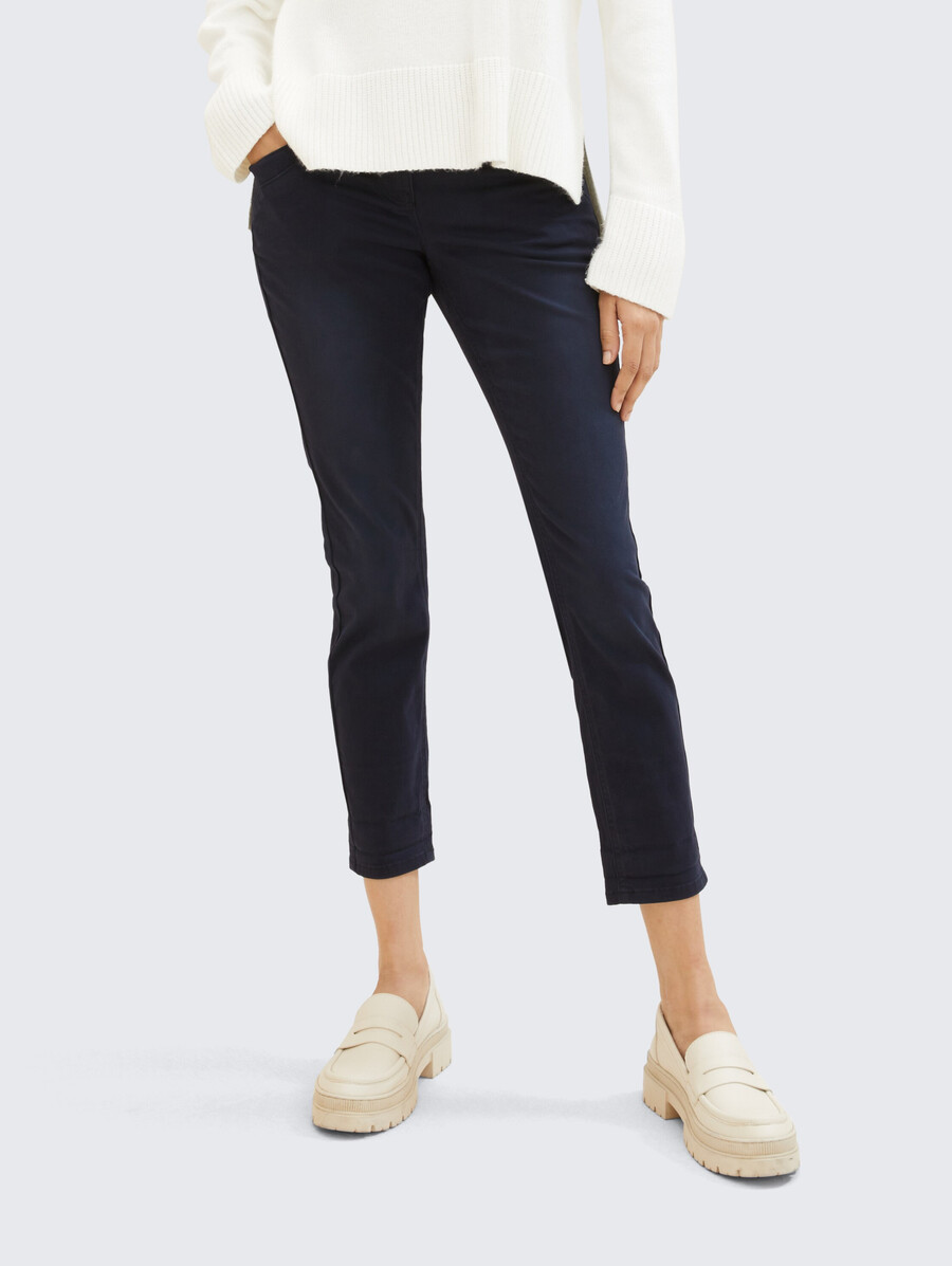 schmal zulaufende locker sitzende hose