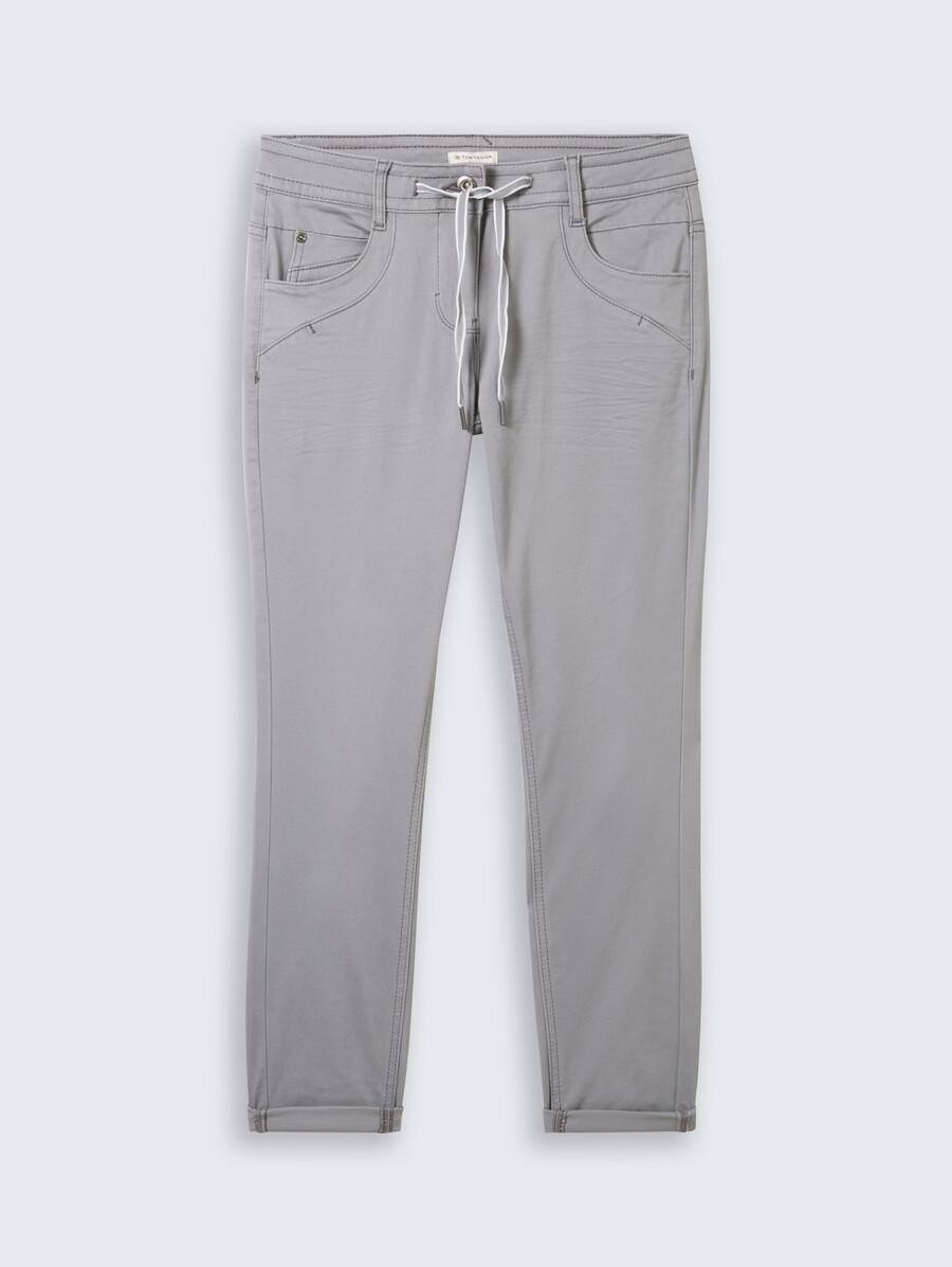schmal zulaufende locker sitzende hose