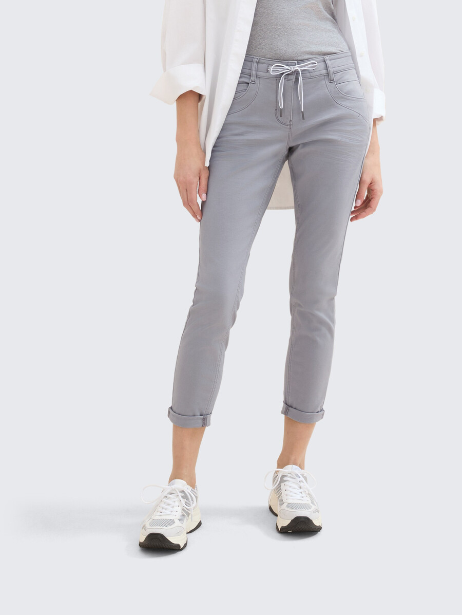 schmal zulaufende locker sitzende hose