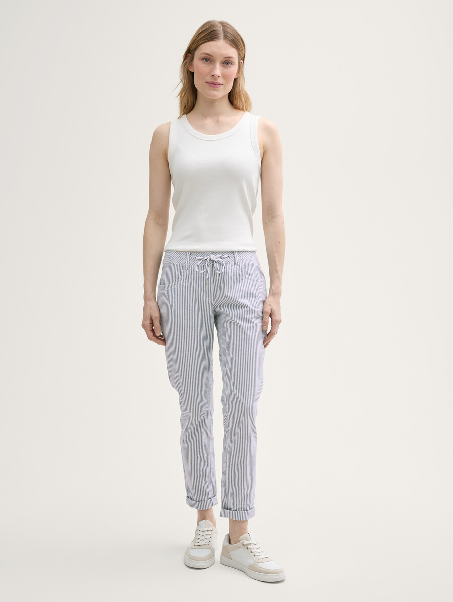 schmal zulaufende locker sitzende hose