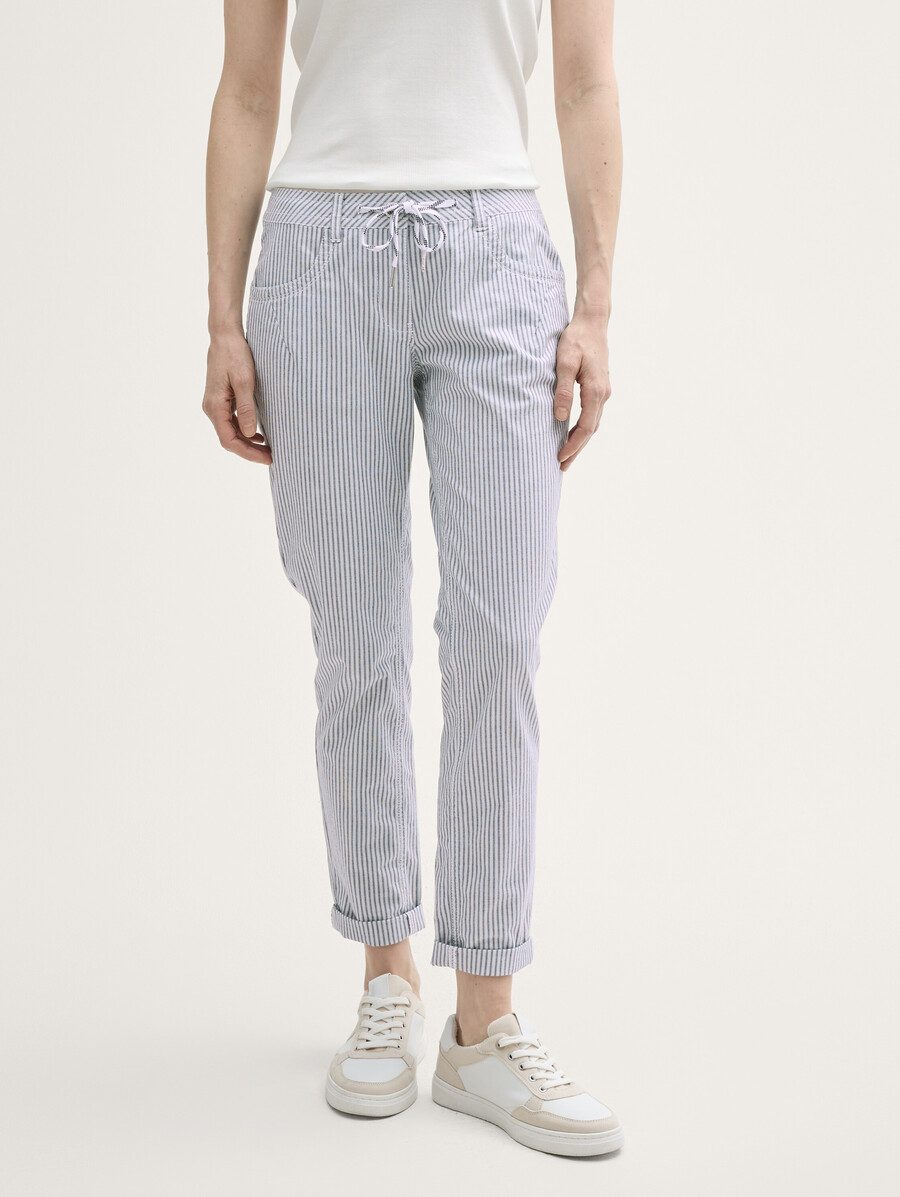 schmal zulaufende locker sitzende hose