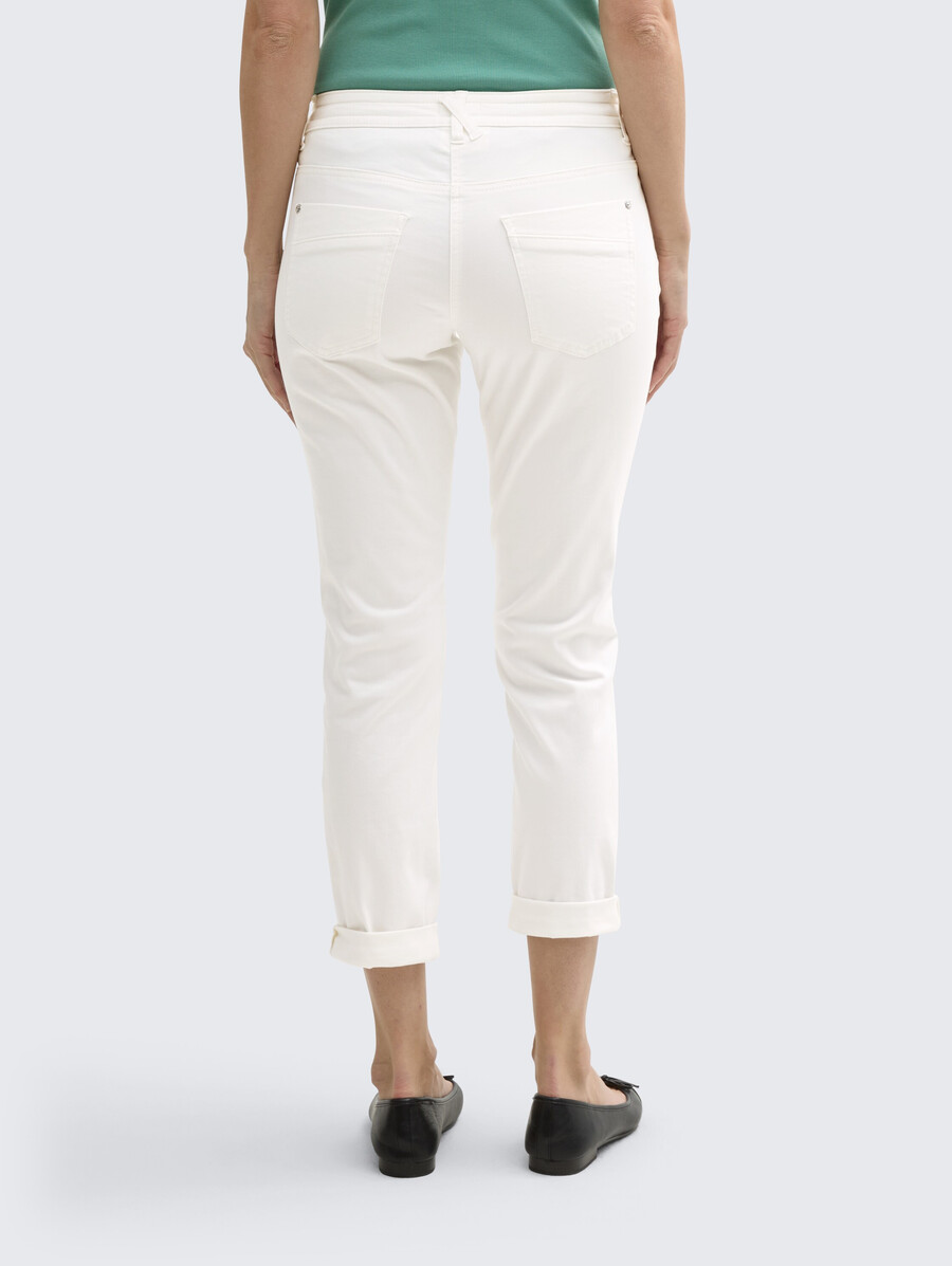 schmal zulaufende locker sitzende hose
