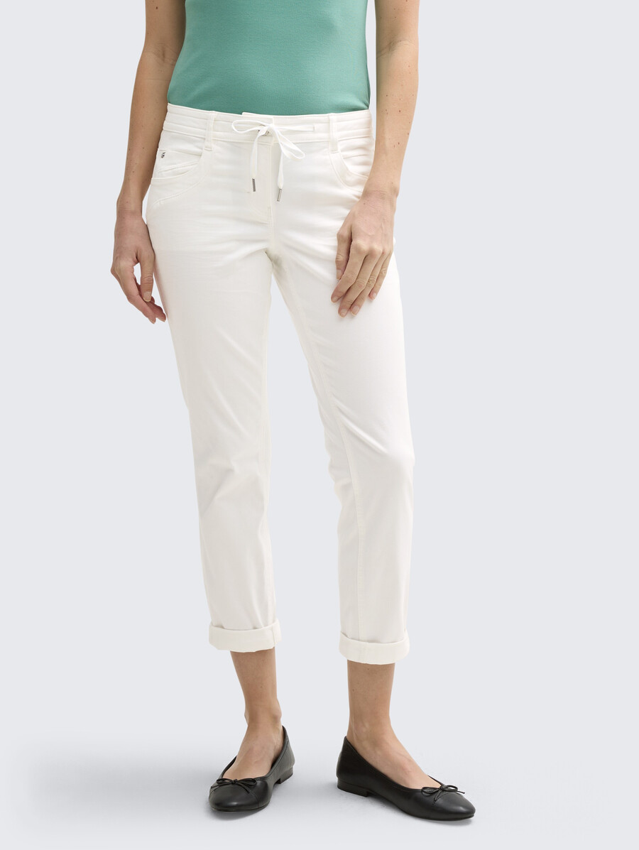 schmal zulaufende locker sitzende hose