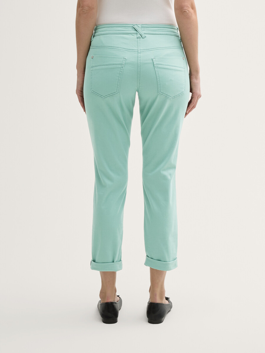 schmal zulaufende locker sitzende hose