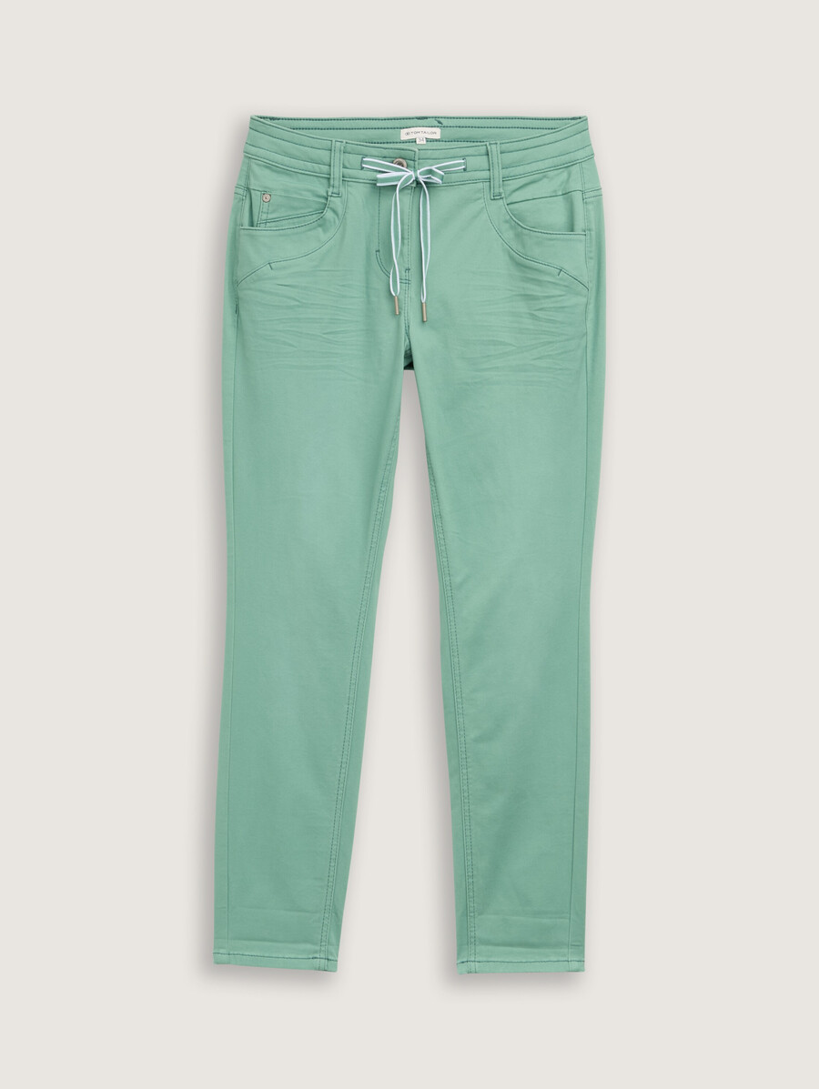 schmal zulaufende locker sitzende hose