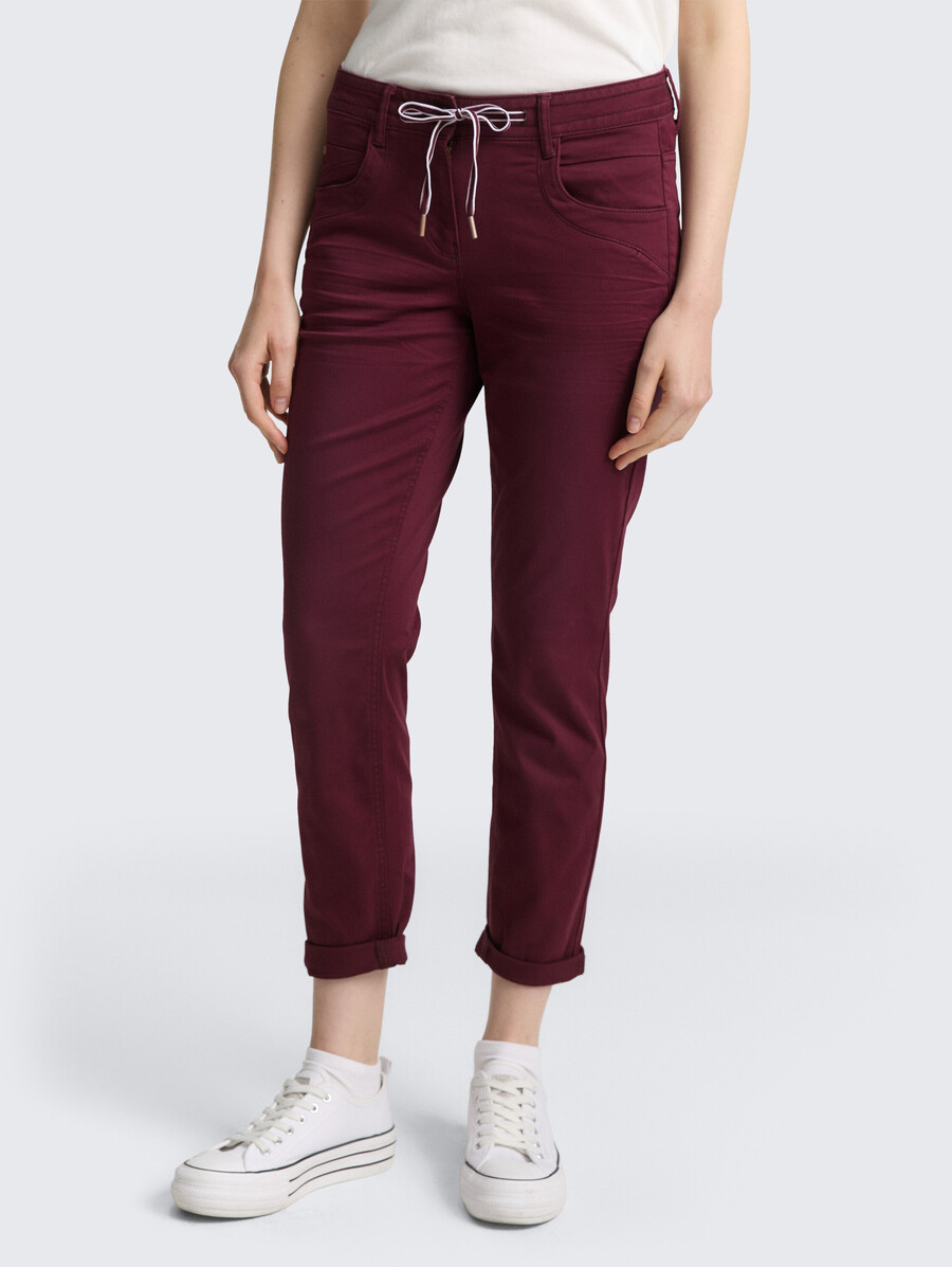 schmal zulaufende locker sitzende hose