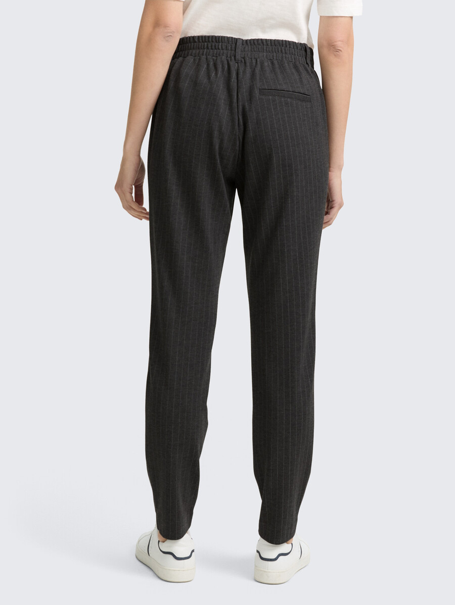 weit geschnittene hose mit nadelstreifen